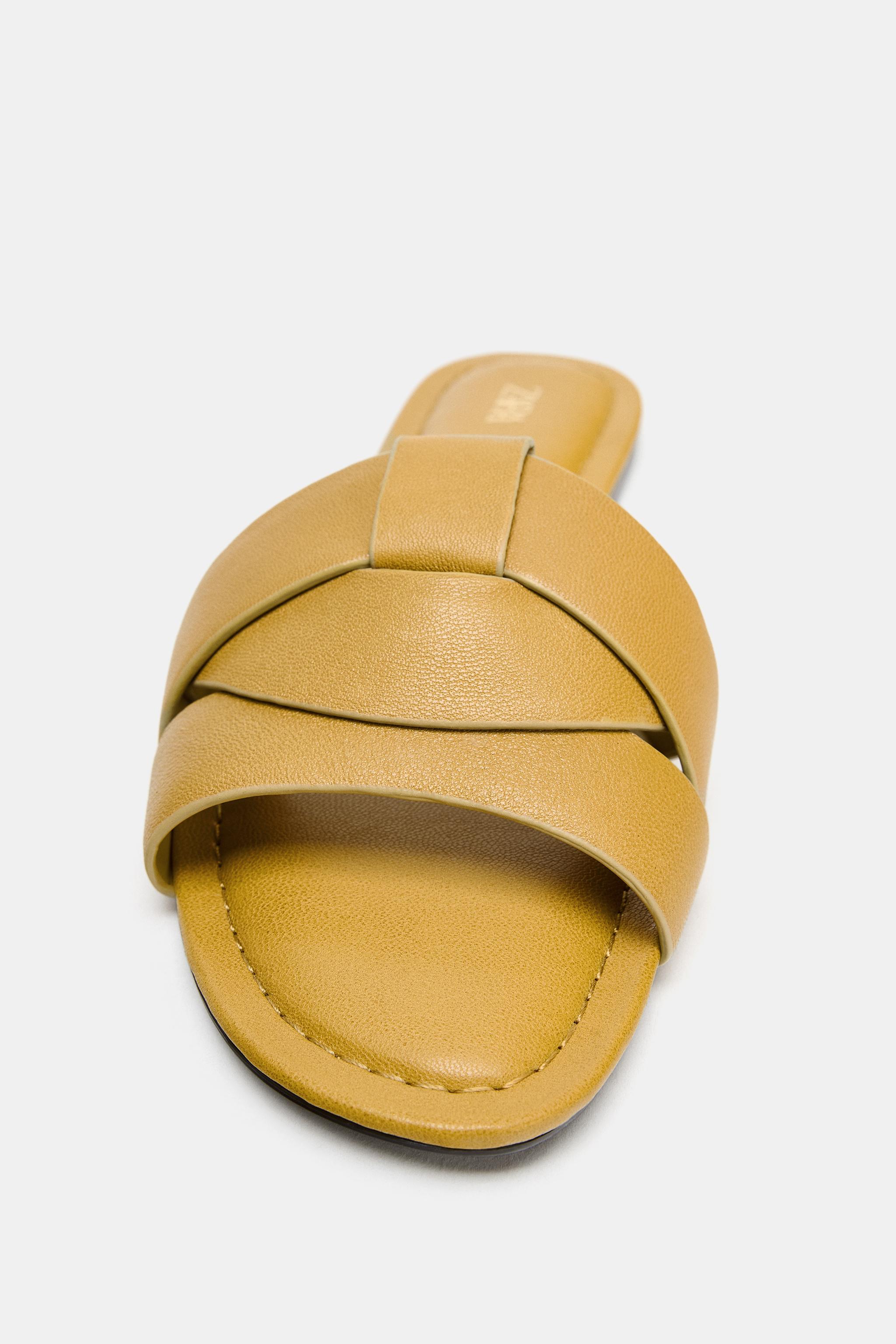 FLAT CROSSED-STRAP LEATHER SANDALS